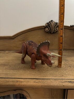 Jurassic World: Fallen Kingdom Roarivores Triceratops